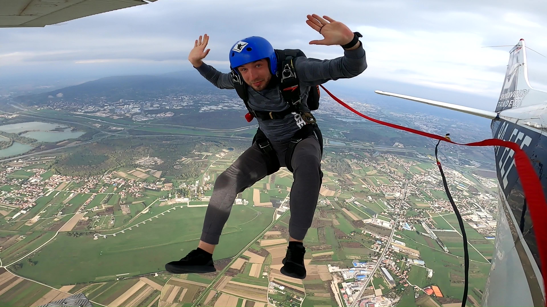 Škola padobranstva učenik skok na gurtnu, skydive croatia, aeroklub Tandem