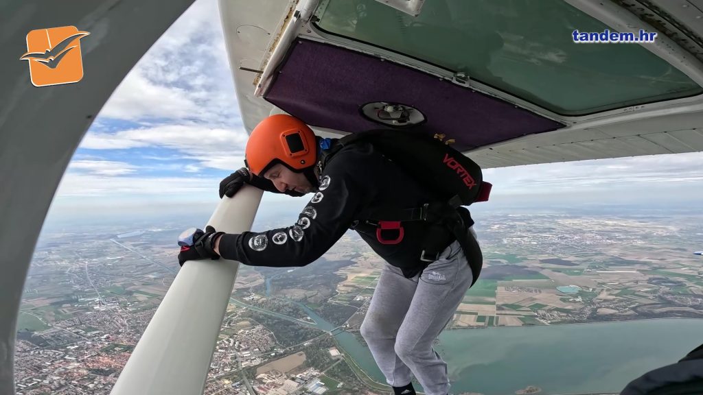 Odluka prije skoka učenika u školi padobranstva, skydiving croatia, aeroklub Tandem